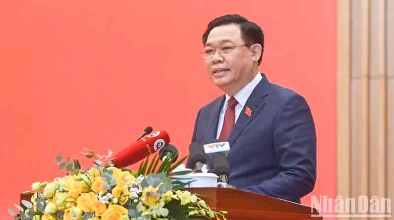 El presidente de la Asamblea Nacional de Vietnam, Vuong Dinh Hue, interviene en la cita.