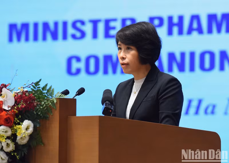 Habla Nguyen Thi Bich Ngoc, viceministra de Planificación e Inversión. Habla Nguyen Thi Bich Ngoc, viceministra de Planificación e Inversión.