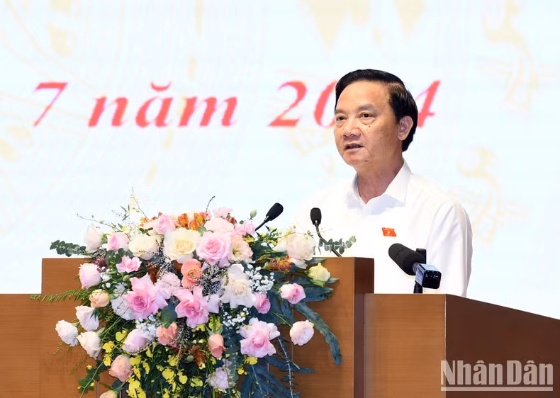 El vicepresidente de la AN Nguyen Khac Dinh en la cita.