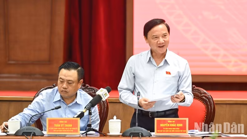 Habla el vicepresidente de la Asamblea Nacional Nguyen Khac Dinh.