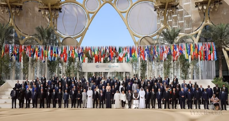 El primer ministro Pham Minh Chinh y representantes de otros países asistieron a la ceremonia de apertura de la Cumbre Mundial sobre Acción Climática en el marco de la 28 Conferencia de la ONU sobre el Cambio Climático (COP28) en Dubái, 2023. El primer ministro Pham Minh Chinh y representantes de otros países asistieron a la ceremonia de apertura de la Cumbre Mundial sobre Acción Climática en el marco de la 28 Conferencia de la ONU sobre el Cambio Climático (COP28) en Dubái, 2023.