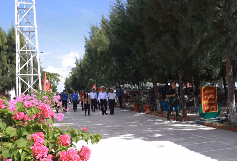 También se han establecido nuevas viviendas, escuelas, hospitales y sitios dedicados a las actividades culturales. También se han establecido nuevas viviendas, escuelas, hospitales y sitios dedicados a las actividades culturales.