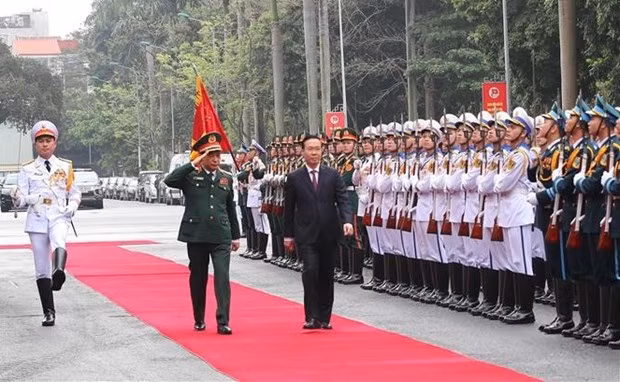 El presidente vietnamita, Vo Van Thuong, asiste al programa (Fotografía: VNA)
