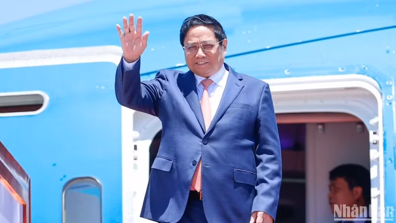 El primer ministro de Vietnam, Pham Minh Chinh, llega a China para reunión del FEM.