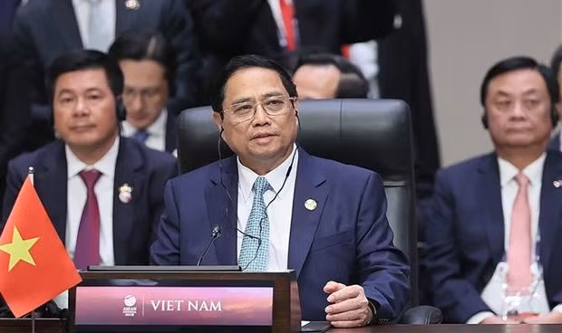 El primer ministro de Vietnam, Pham Minh Chinh, interviene en la sesión plenaria de la 43 Cumbre de la Asean. (Fotografía: VNA)