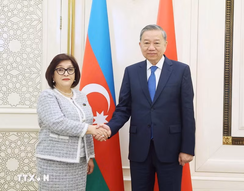 El secretario general del Partido Comunista de Vietnam, To Lam, y la presidenta de la Asamblea Nacional de Azerbaiyán, Sahiba Gafarova. (Foto: VNA)