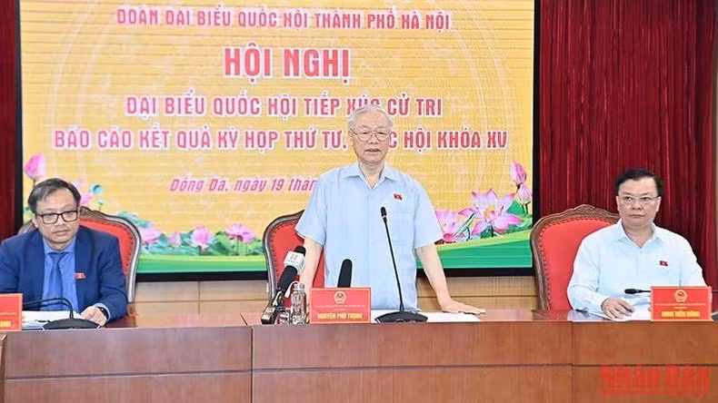 El secretario general del PCV, Nguyen Phu Trong habla en el evento. 