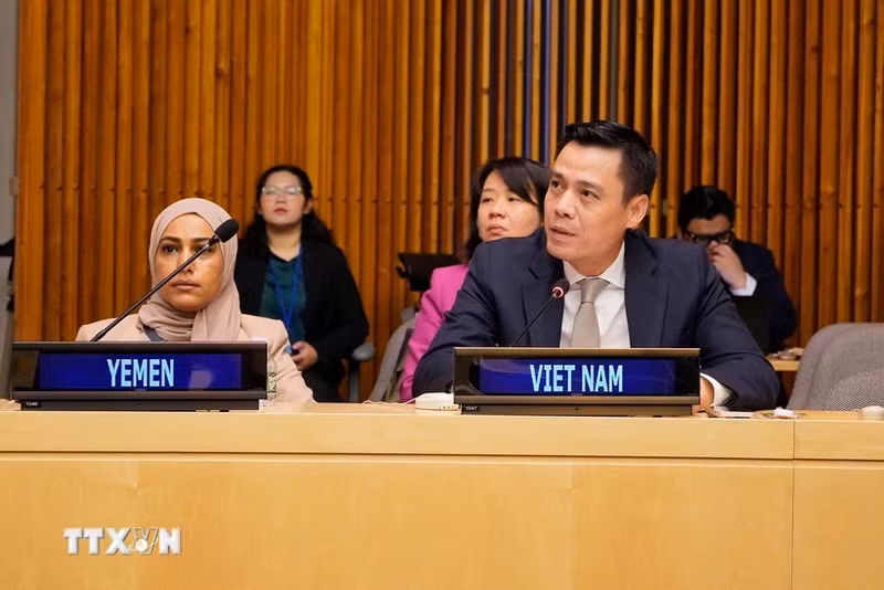 El embajador Dang Hoang Giang, representante permanente de Vietnam ante la ONU, habla en el evento. (Foto: VNA)
