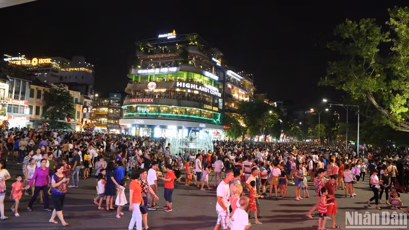 La Plaza Dong Kinh - Nghia Thuc, ubicada en el centro del distrito de Hoan Kiem. (Foto: Nhan Dan)
