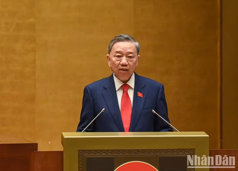 El presidente de Vietnam, To Lam, pronuncia un discurso al asumir su cargo, en el séptimo período de sesiones de la Asamblea Nacional de la XV legislatura.
