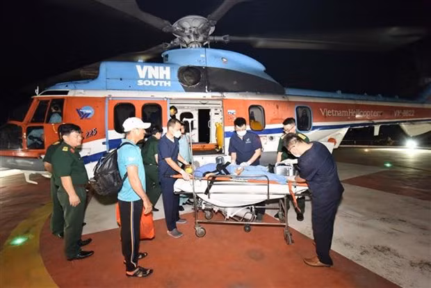 Rescatan a pescador afectado por síndrome de descompresión en Truong Sa (Spratly) (Fotografía: VNA)