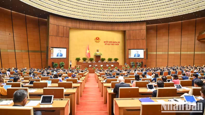 Parlamento de Vietnam revisa la implementación del plan de desarrollo socioeconómico