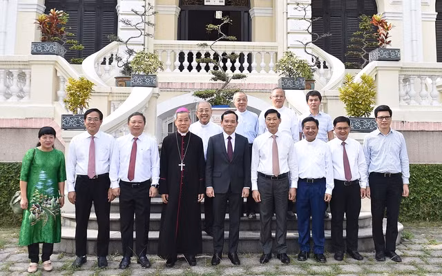 El viceprimer ministro vietnamita Tran Luu Quang visita la Arquidiócesis de Ciudad Ho Chi Minh (Foto: VGP)