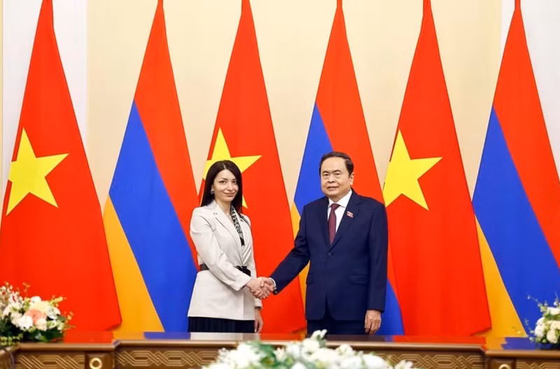 El presidente de la Asamblea Nacional vietnamita, Tran Thanh Man y Hasmik Hakobyan, presidenta del Grupo Parlamentario de Amistad Armenia-Vietnam (Foto: VNA)
