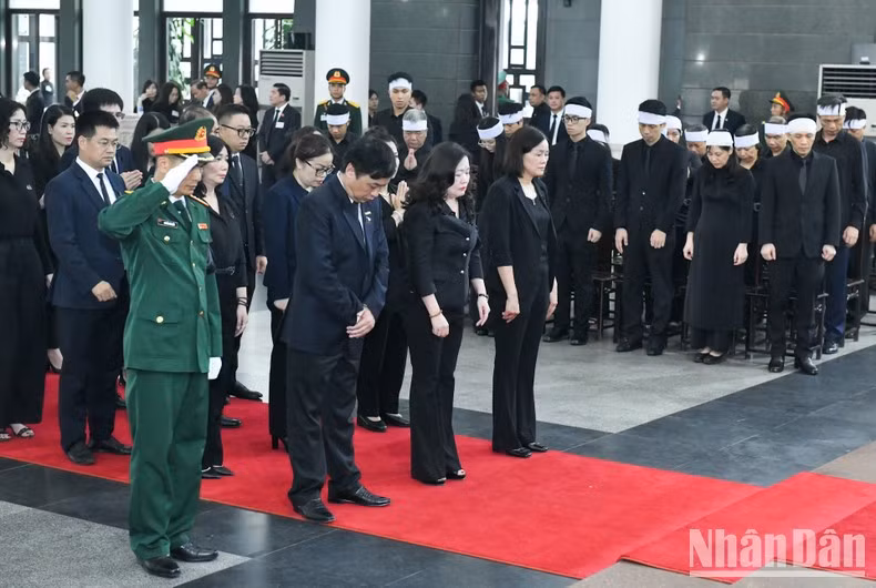 La delegación del periódico Dai Bieu Nhan Dan (Representantes del Pueblo).