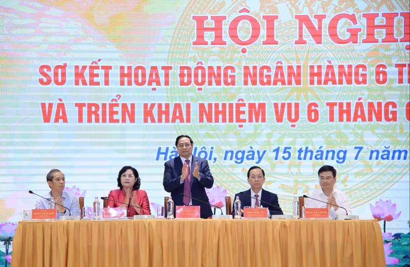 El primer ministro Pham Minh Chinh en la conferencia. 
