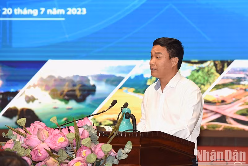 El presidente del Comité Popular de la provincia de Hai Duong, Trieu The Hung, en la cita.