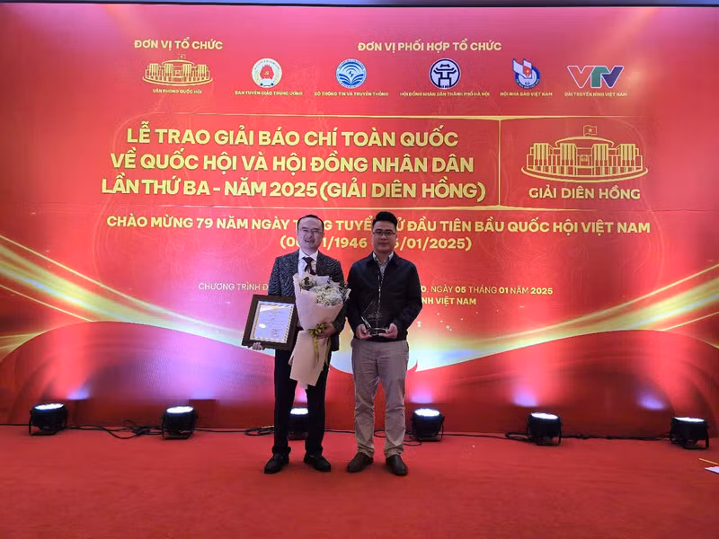El diario Nhan Dan recibe el premio C.