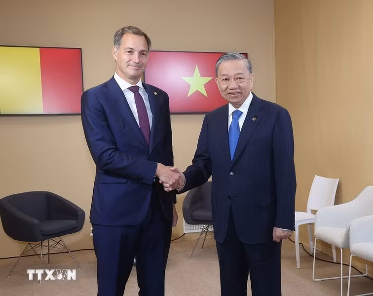 El secretario general del Partido Comunista de Vietnam y presidente de Estado, To Lam, se reúne con el primer ministro belga, Alexander De Croo. (Foto: VNA)