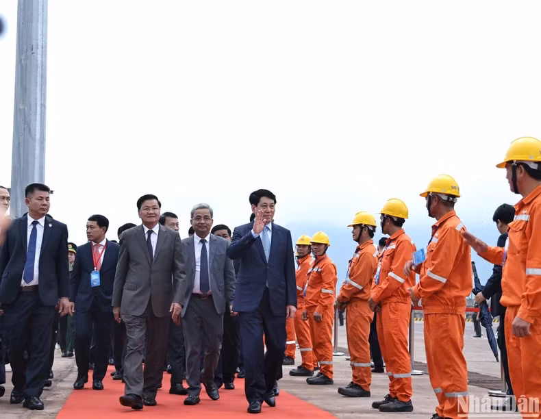 El muelle No.3 del Puerto Internacional Laos – Vietnam con una inversión total de más de 38,5 millones de dólares, con una longitud de 225m, capaz de recibir buques de carga general con un tonelaje de hasta 45 mil DWT, y una capacidad operativa de hasta 2,15 millones de toneladas de mercancías anuales.