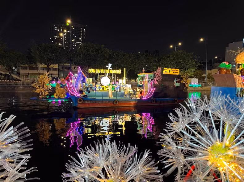 Abren en Ciudad Ho Chi Minh mercado de flores de primavera del Año Nuevo Lunar 2023