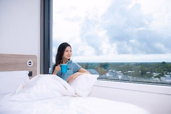 Espacio moderno del SOJO Hotel Hau Giang.