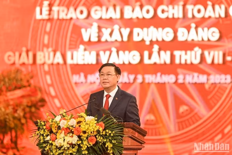 El presidente del Parlamento, Vuong Dinh Hue, interviene en el acto. El presidente del Parlamento, Vuong Dinh Hue, interviene en el acto.