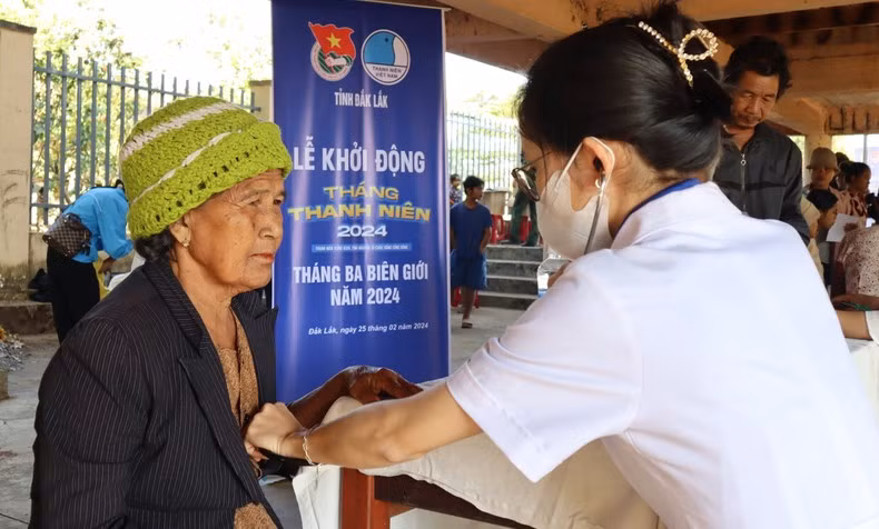 Ofrecen exámenes médicos y medicamentos gratuitos a las minorías étnicas en zonas fronterizas.