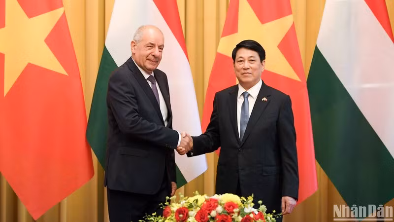 El presidente de Vietnam, Luong Cuong, y su homólogo húngaro, Tamás Sulyok. (Foto: Nhan Dan)