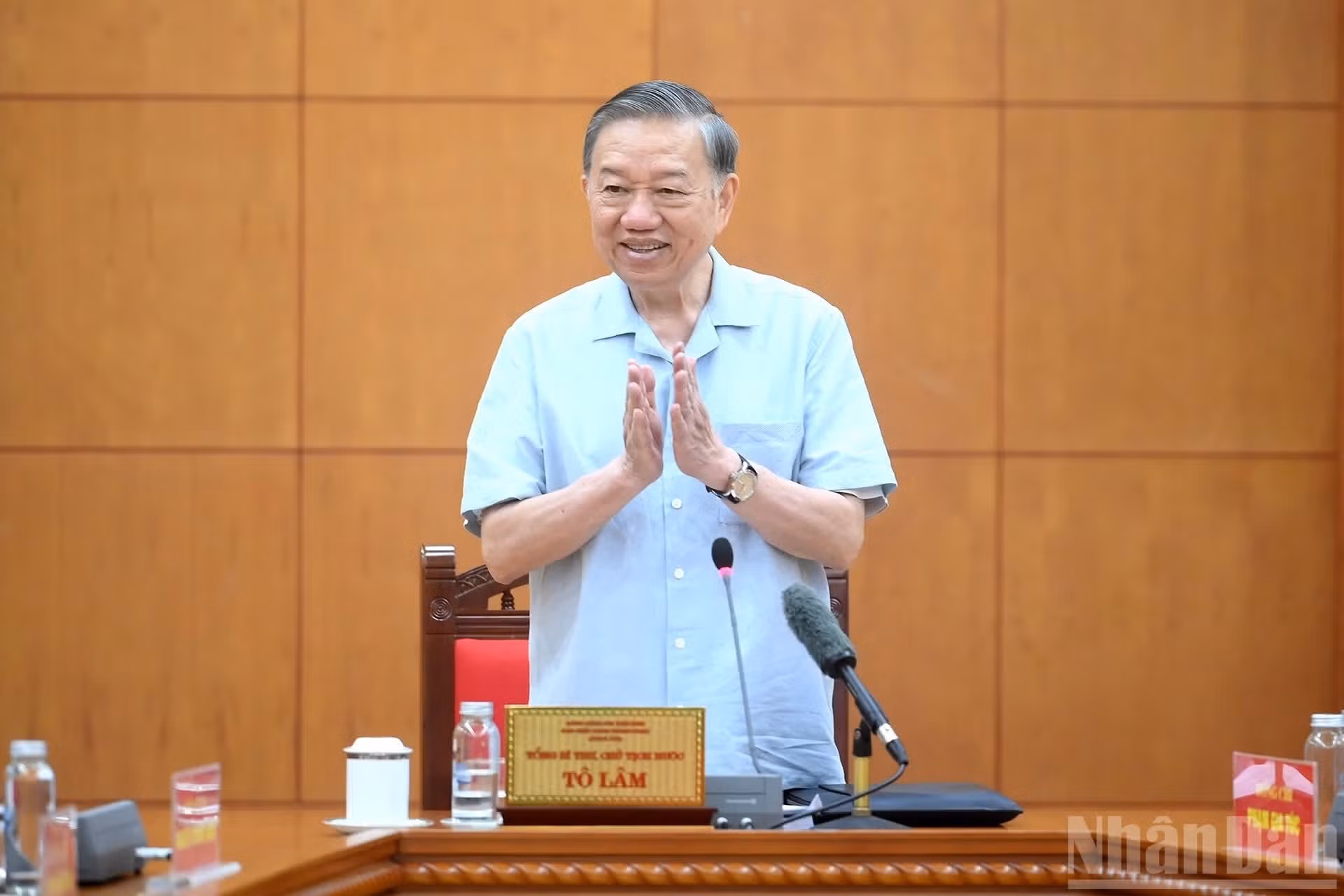 El secretario general del Partido Comunista y presidente de Vietnam, To Lam, conduce hoy una reunión sobre la Resolución 36-NQ/TW firmada por el Comité Central del Partido del XII mandato sobre la estrategia para el desarrollo sostenible de la economía marítima de Vietnam hasta 2030 y con visión hacia 2045.