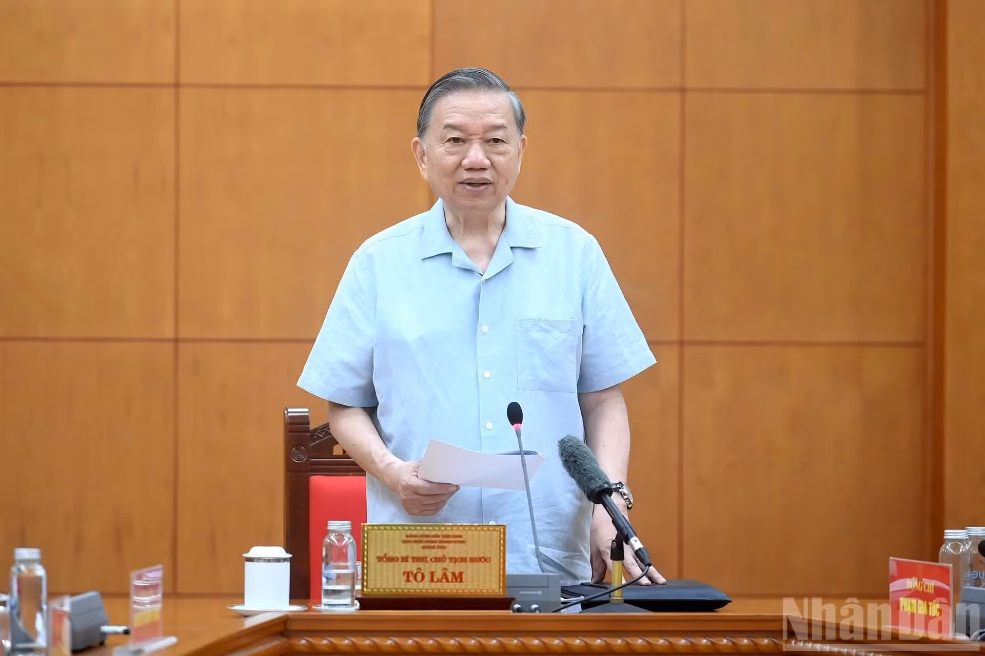 El secretario general del Partido Comunista y presidente de Vietnam, To Lam, pronuncia directrices.
