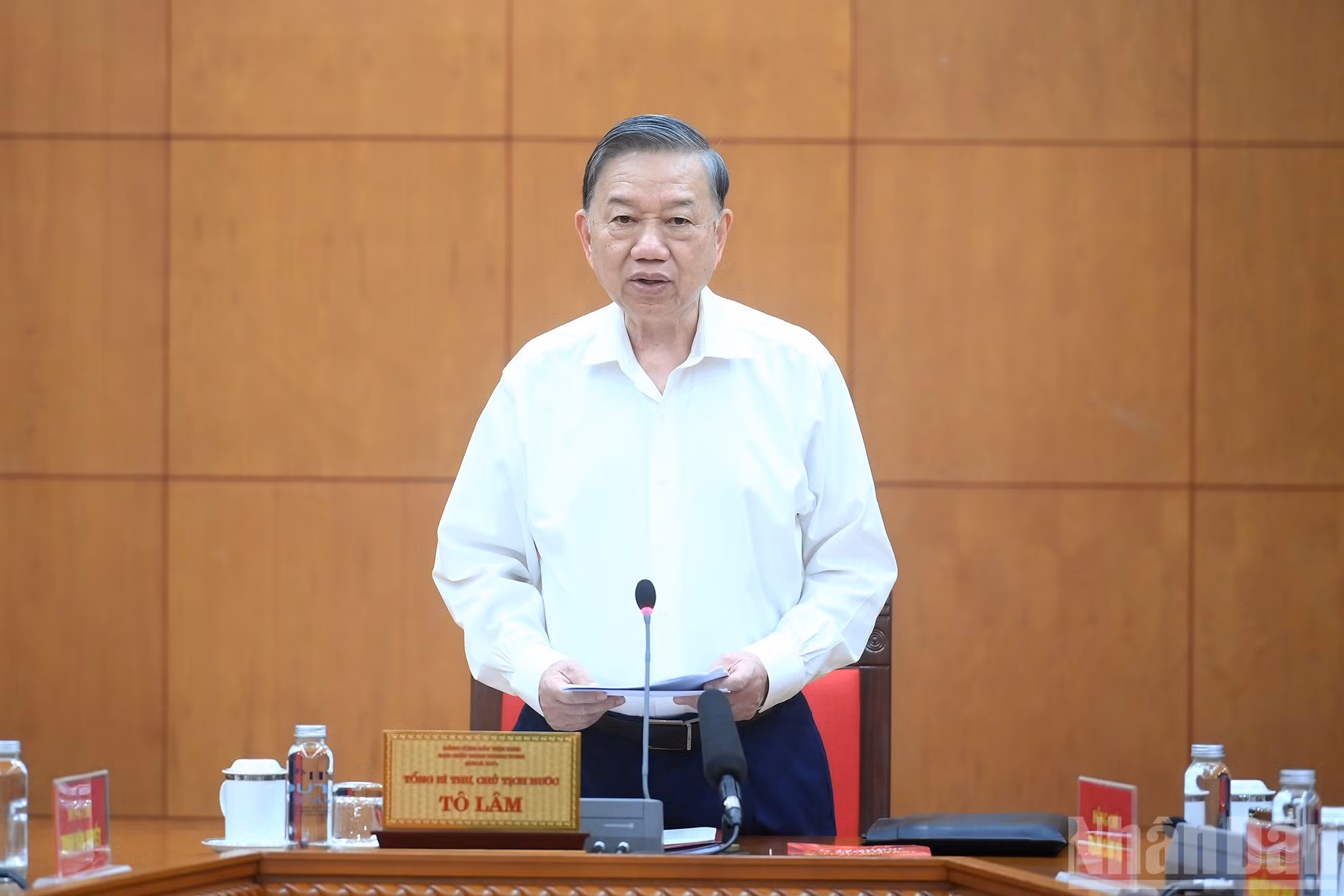 El secretario general del Partido Comunista y presidente de Vietnam, To Lam, pronuncia directrices.