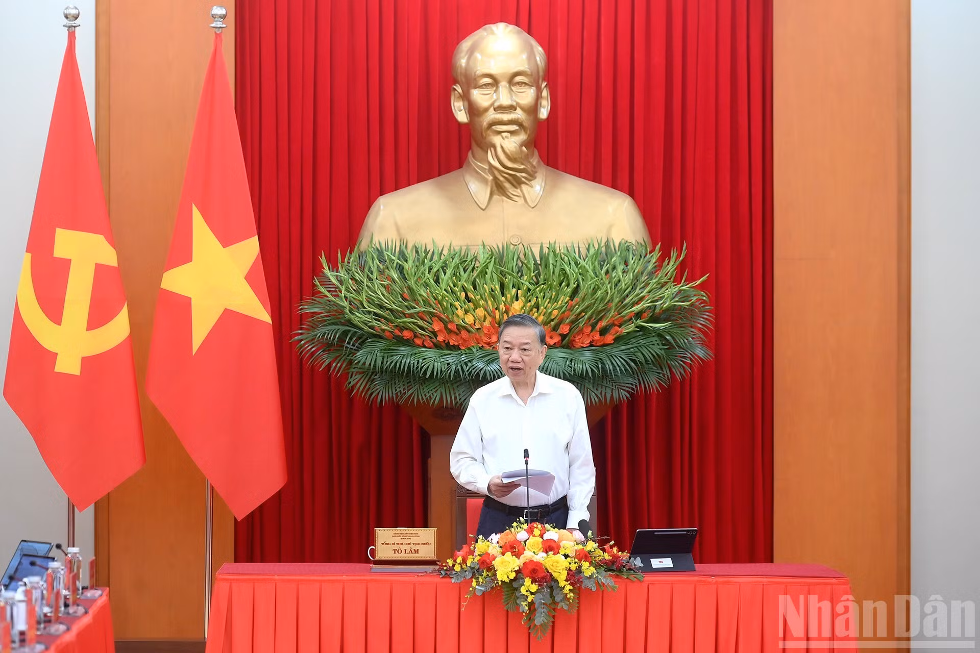 El secretario general del Partido Comunista y presidente de Vietnam, To Lam, interviene en la sesión.