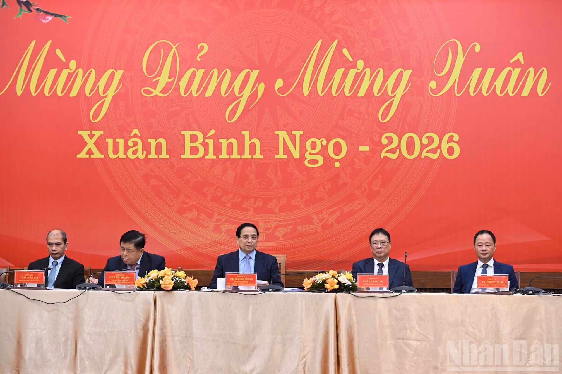 Minh Chinh preside la sesión de trabajo con la Academia nacional de Ciencia y Tecnología.