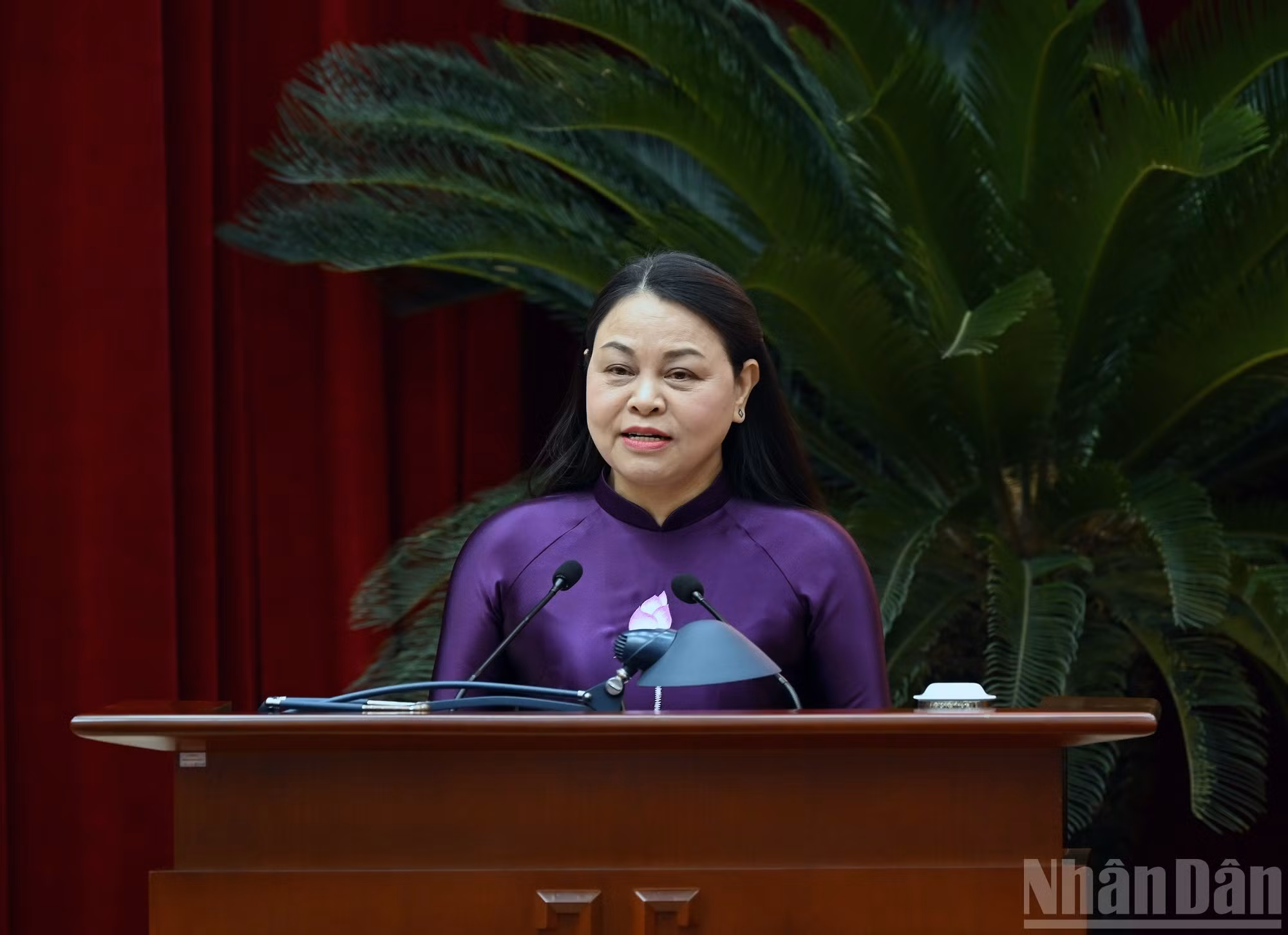 La jefa adjunta permanente de la Oficina del PCV, Nguyen Thi Thu Ha, da las palabras inaugurales.