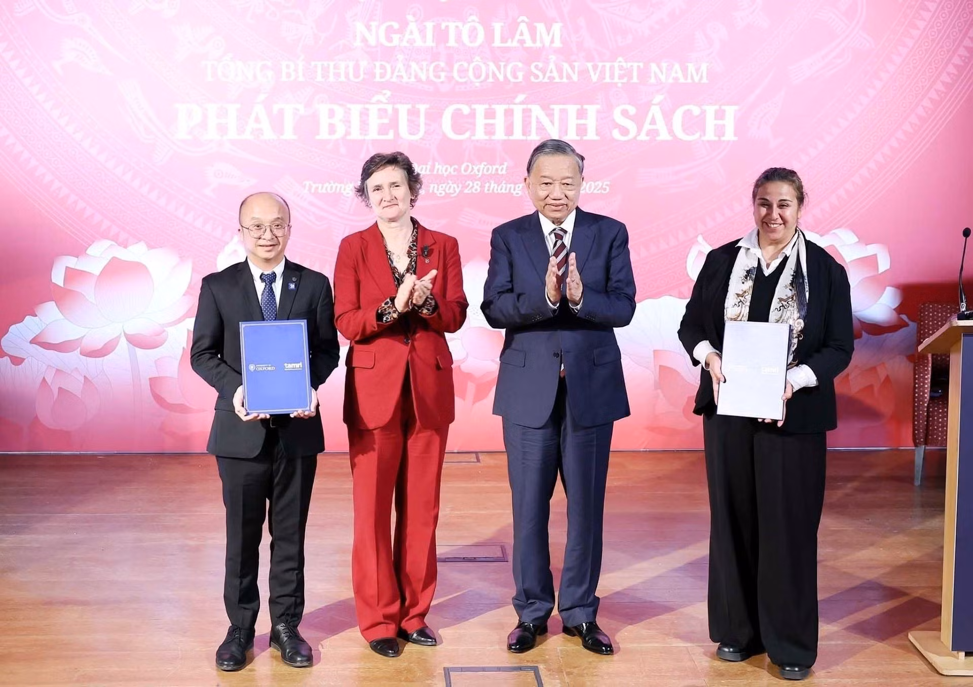 El secretario general del Partido Comunista de Vietnam, To Lam, presencia la firma de un acuerdo de cooperación entre el Instituto de Investigación Tam Anh y la Universidad de Oxford en materia de formación, investigación e innovación médica.