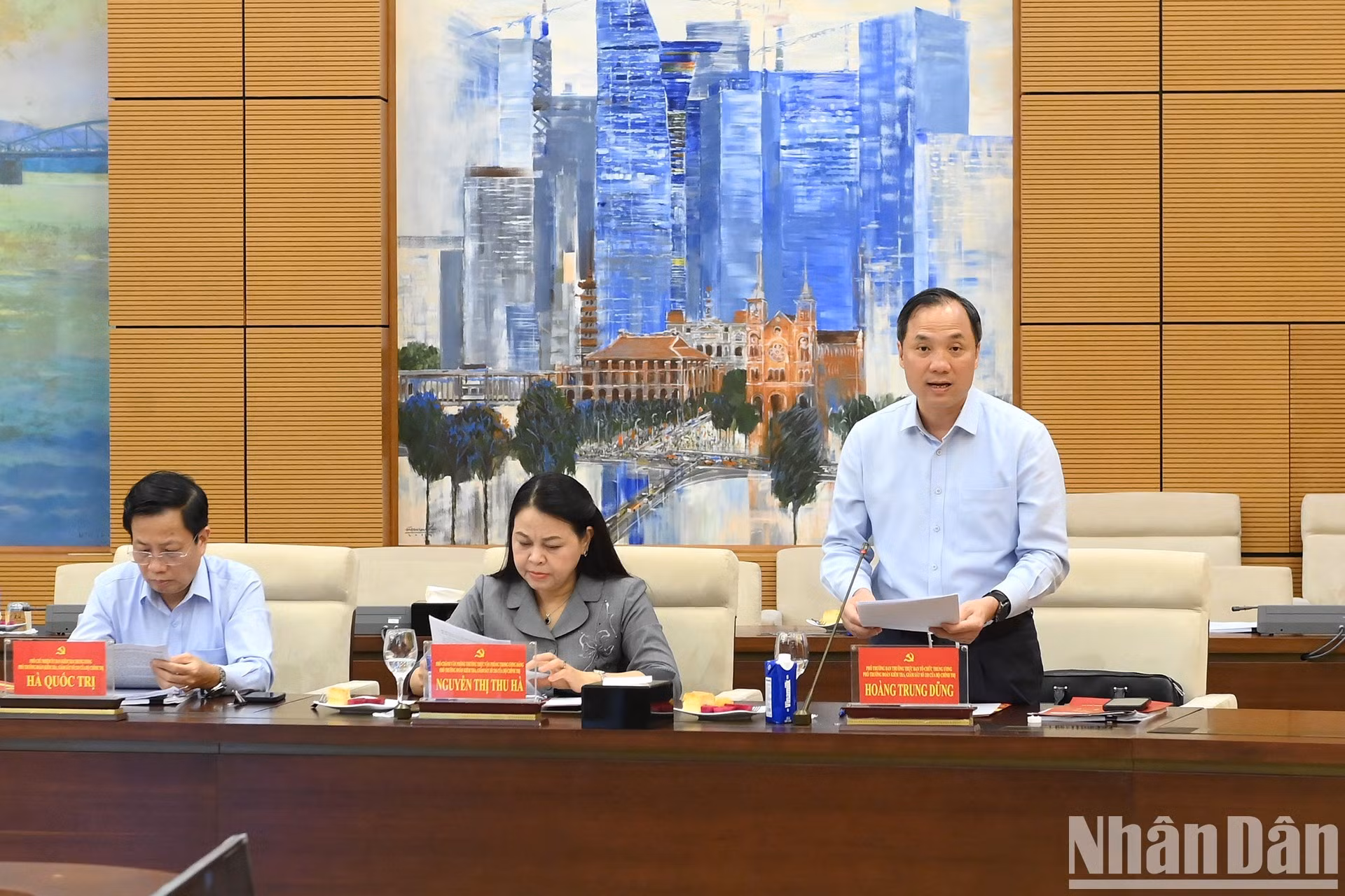 Hoang Trung Dung, subjefe permanente de la Comisión de Organización del Comité Central del PCV, tiene la palabra.