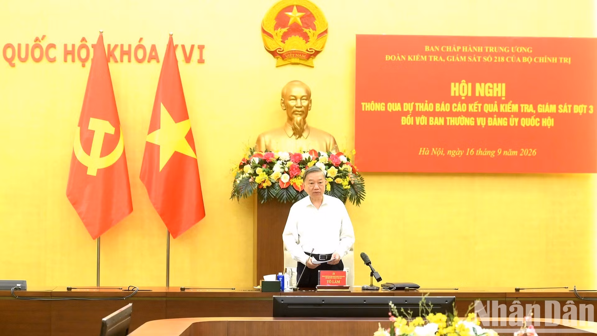 El secretario general del Partido Comunista (PCV) y presidente de Vietnam, To Lam, jefe del equipo de inspección y supervisión n.º 218 del Buró Político del Comité Central del PCV, conduce la conferencia.