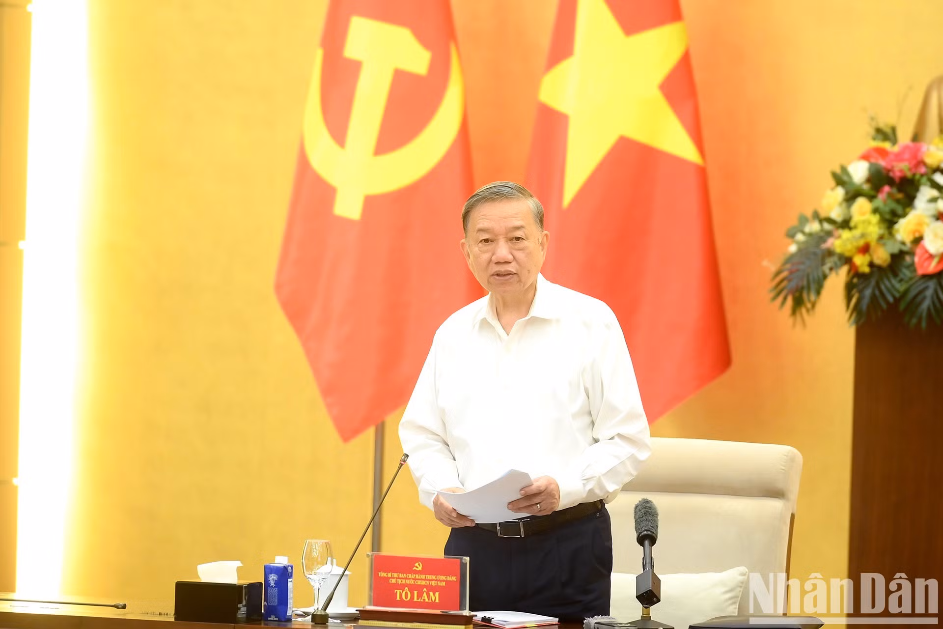 El secretario general del Partido Comunista y presidente de Vietnam, To Lam, jefe del equipo de inspección y supervisión nº 218 del Buró Político del Comité Central del Partido, interviene en la reunión.