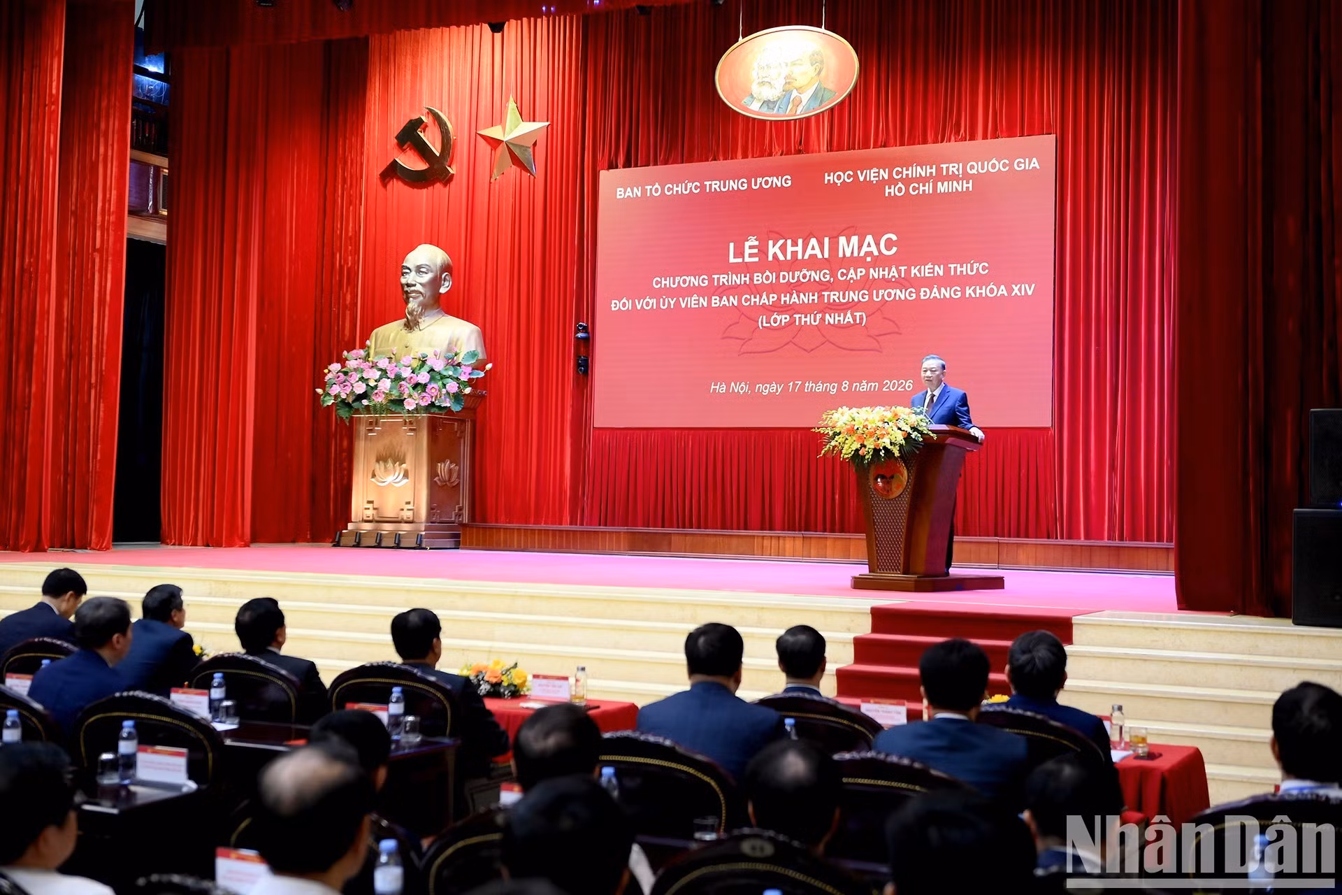 El secretario general del Partido Comunista y presidente de Vietnam, To Lam, interviene en la cita.