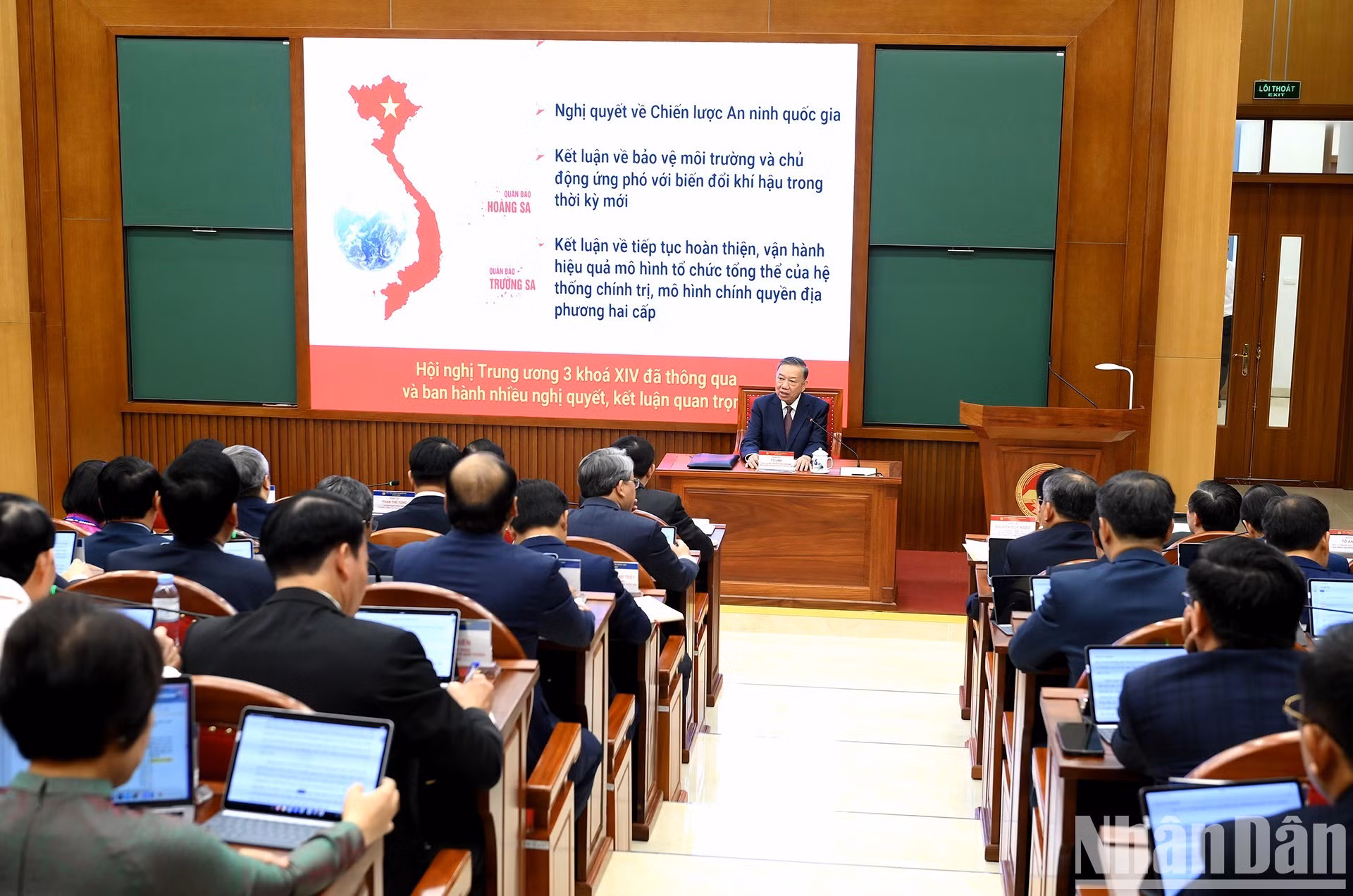 Vista de la sesión, que forma parte del Programa de capacitación y actualización de conocimientos dirigido a los miembros del Comité Central del PCV del XIV mandato (primer curso).