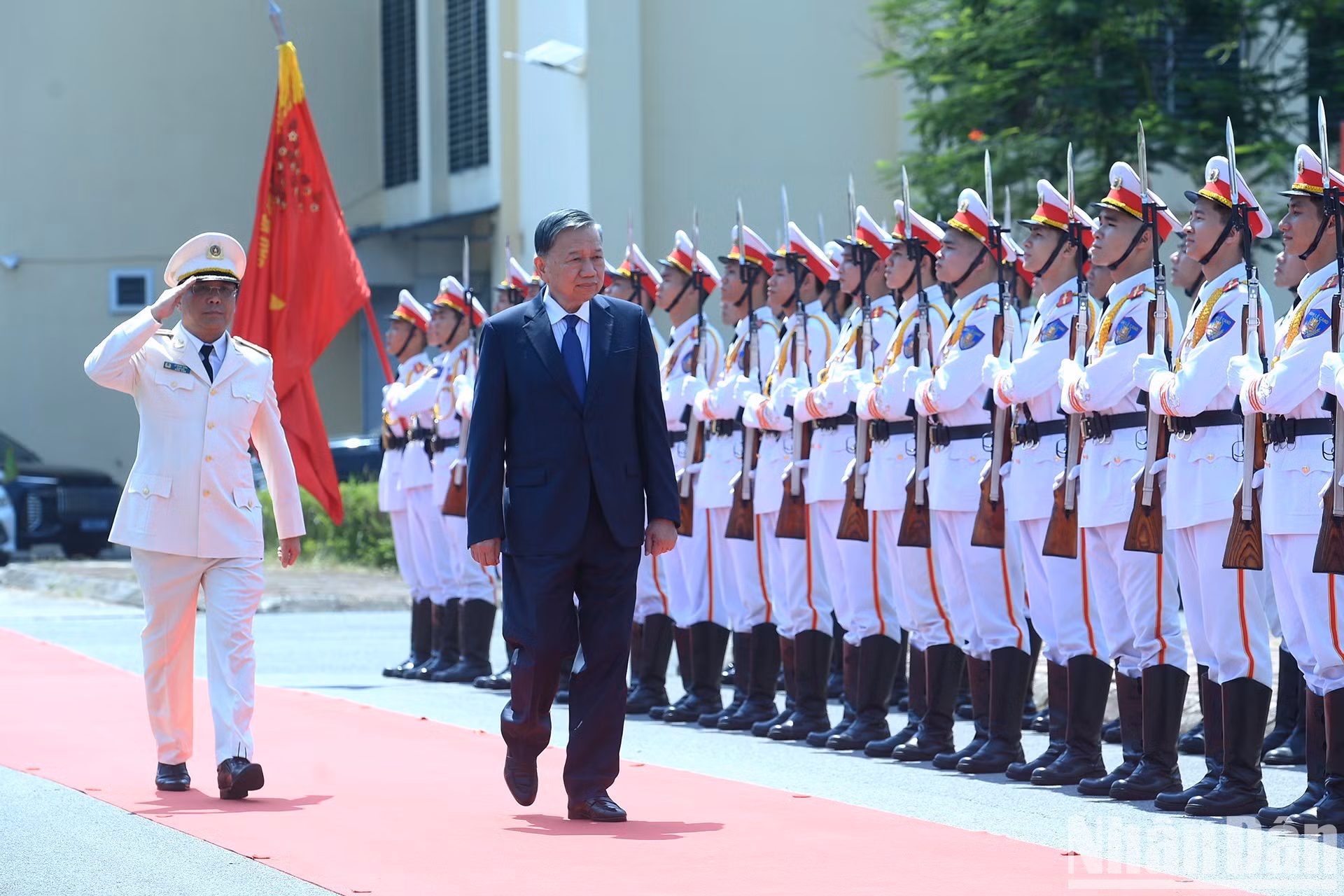 El secretario general del Partido Comunista y presidente de Vietnam, To Lam, visita la Academia de Ingeniería y Tecnología de Seguridad, dependiente del Ministerio de Seguridad Pública.