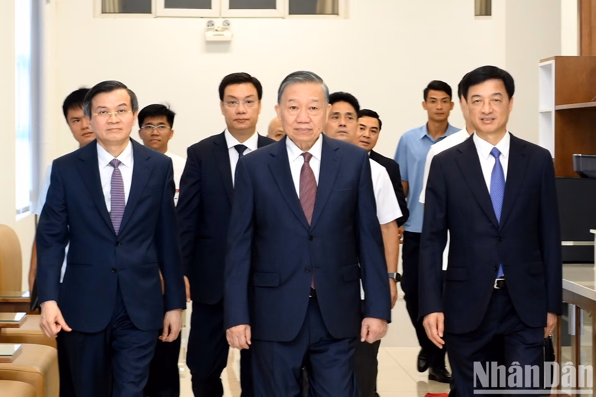 El secretario general del Partido Comunista y presidente de Vietnam, To Lam, llega a la sesión.