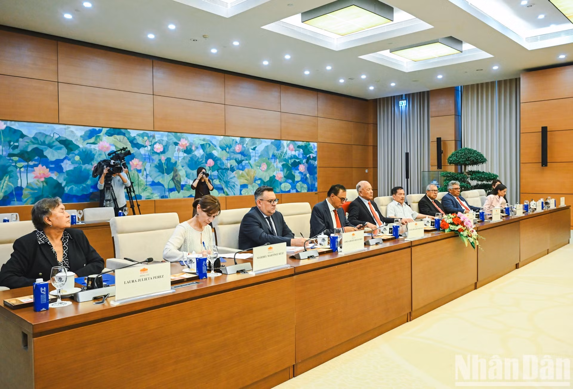 El coordinador nacional del Partido del Trabajo de México, Alberto Anaya Gutiérrez, y sus acompañantes en la reunión.
