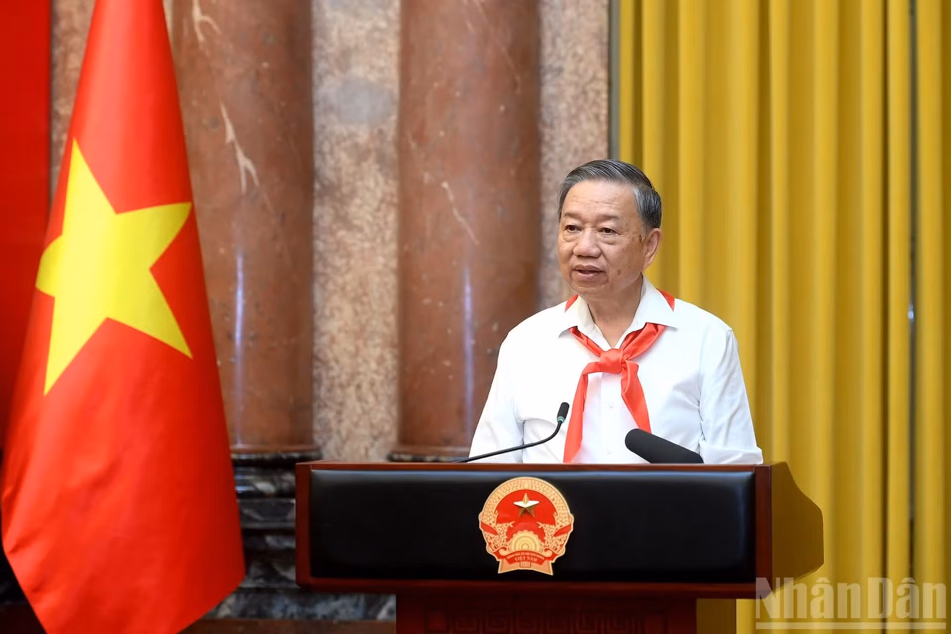 El secretario general del Partido Comunista y presidente de Vietnam, To Lam, da palabras.