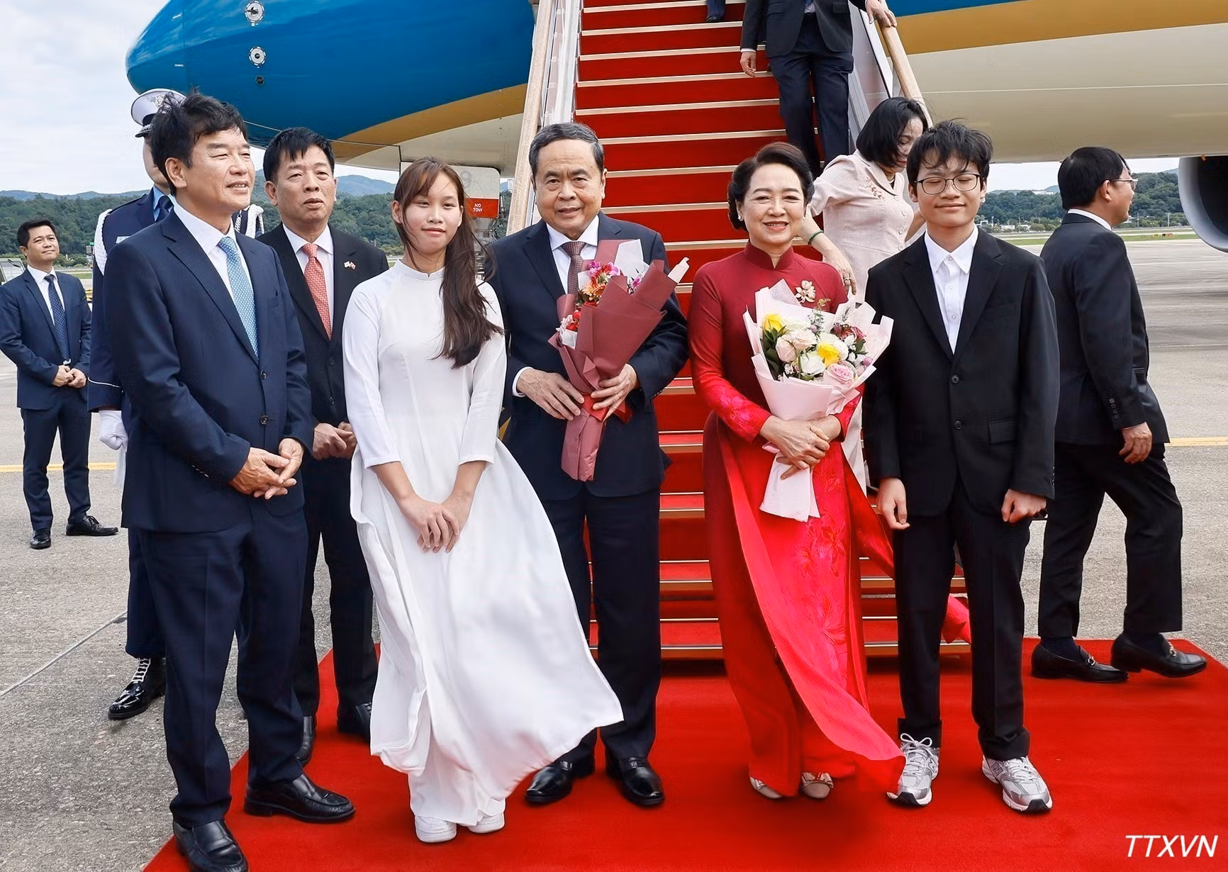 El presidente de la Asamblea Nacional de Vietnam, Tran Thanh Man, y su esposa, Nguyen Thi Thanh Nga, inician una visita oficial a Corea del Sur.