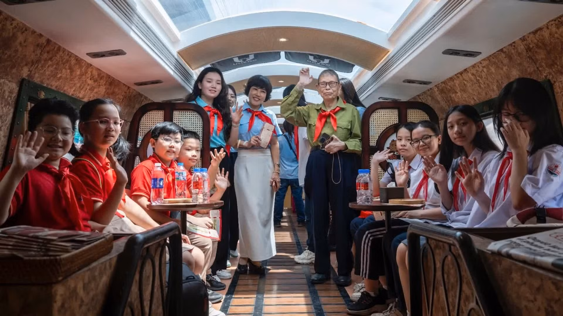 [Foto] Viaje en tren lleva a niños vietnamitas a través de los 85 años de la Organización de Jóvenes Pioneros Ho Chi Minh