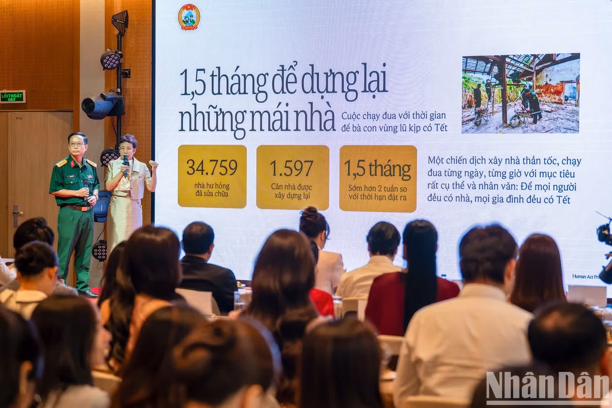 El coronel Do Nguyen Hoai, subcomisario político del Alto Mando Militar de la central ciudad de Da Nang, y Tran Mai Anh, directora del Proyecto “Premios para Acciones por la Comunidad” y fundadora de la organización Social Impact, hablan sobre modelos que necesiten la colaboración de la comunidad.
