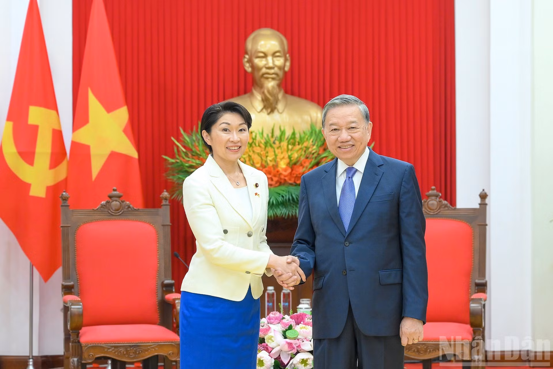 El máximo dirigente político de Vietnam y la legisladora japonesa.