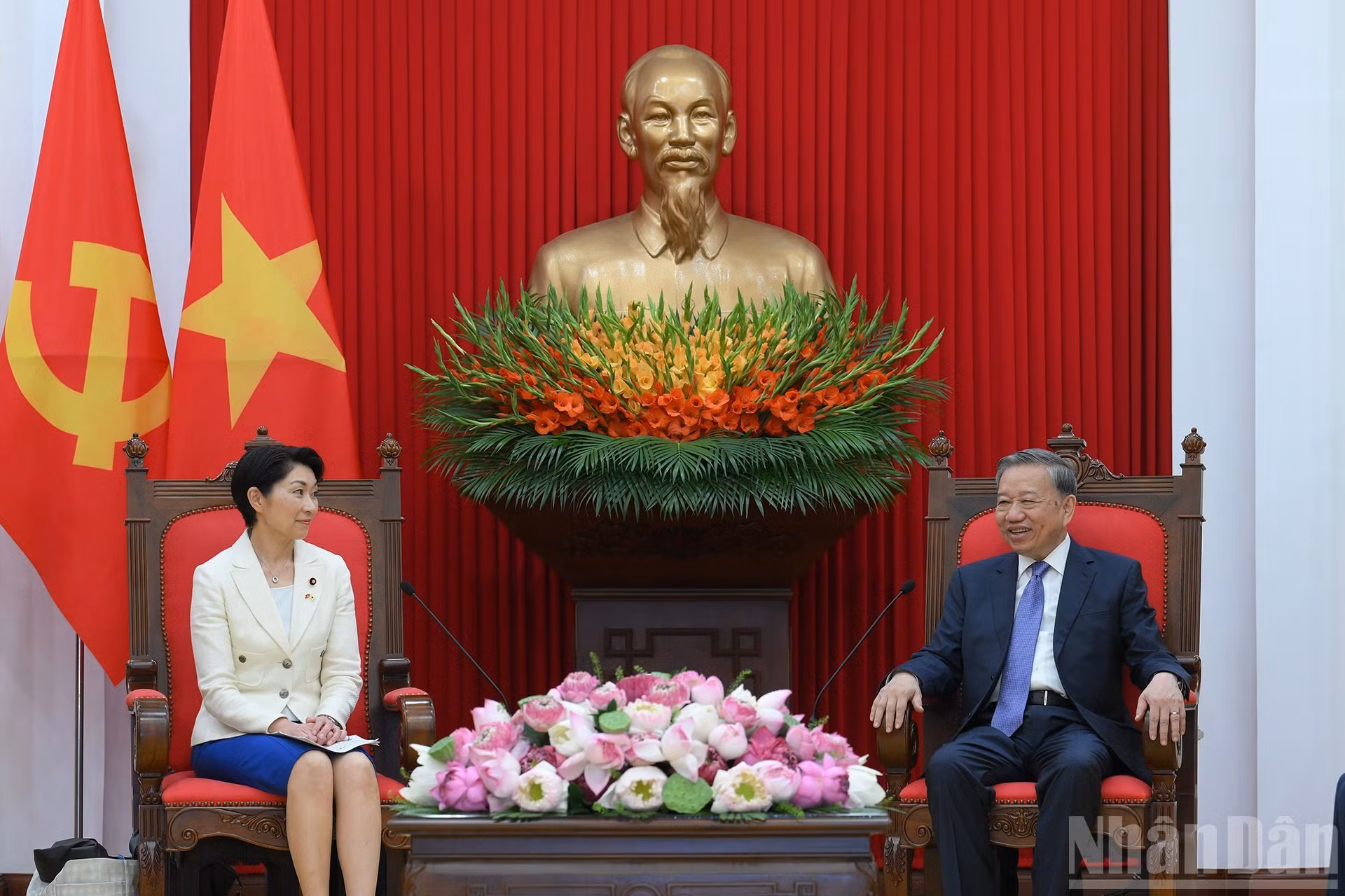 El secretario general del PCV, To Lam, se reúne con Obuchi Yuko, quien también es presidenta de la Alianza Parlamentaria de Amistad Japón-Vietnam y diputada del Partido Liberal Democrático.